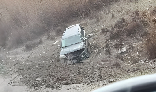 Zabratda avtomobil dərəyə aşdı - VİDEO