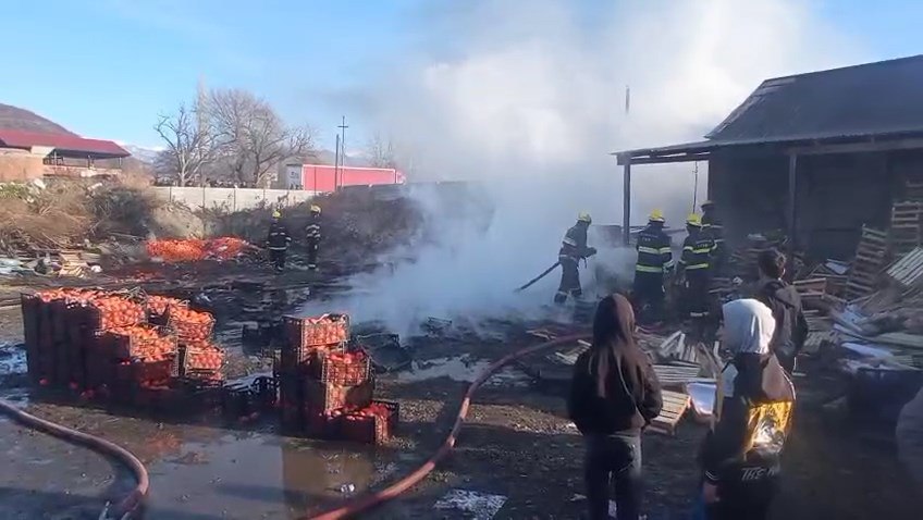 Zaqatalada xurma istehsalı sexi yandı - FOTO/VİDEO Zaqatalada xurma istehsalı sexi yandı - FOTO/VİDEO