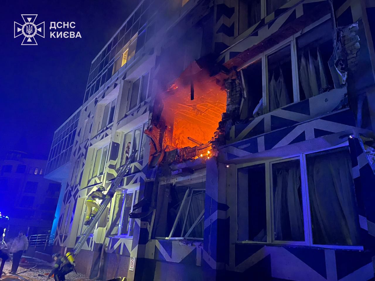 Kiyevdə xəstəxanaya zərbə endirildi - Ölən və yaralananlar var - FOTO