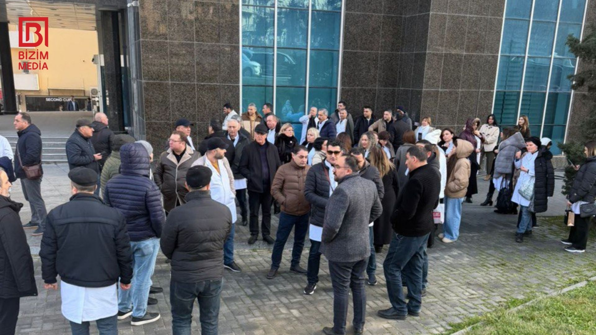 Bölgələrdə ixtisara etiraz edən stomatoloqlara RƏSMİ CAVAB – VİDEO Bölgələrdə ixtisara etiraz edən stomatoloqlara RƏSMİ CAVAB – VİDEO