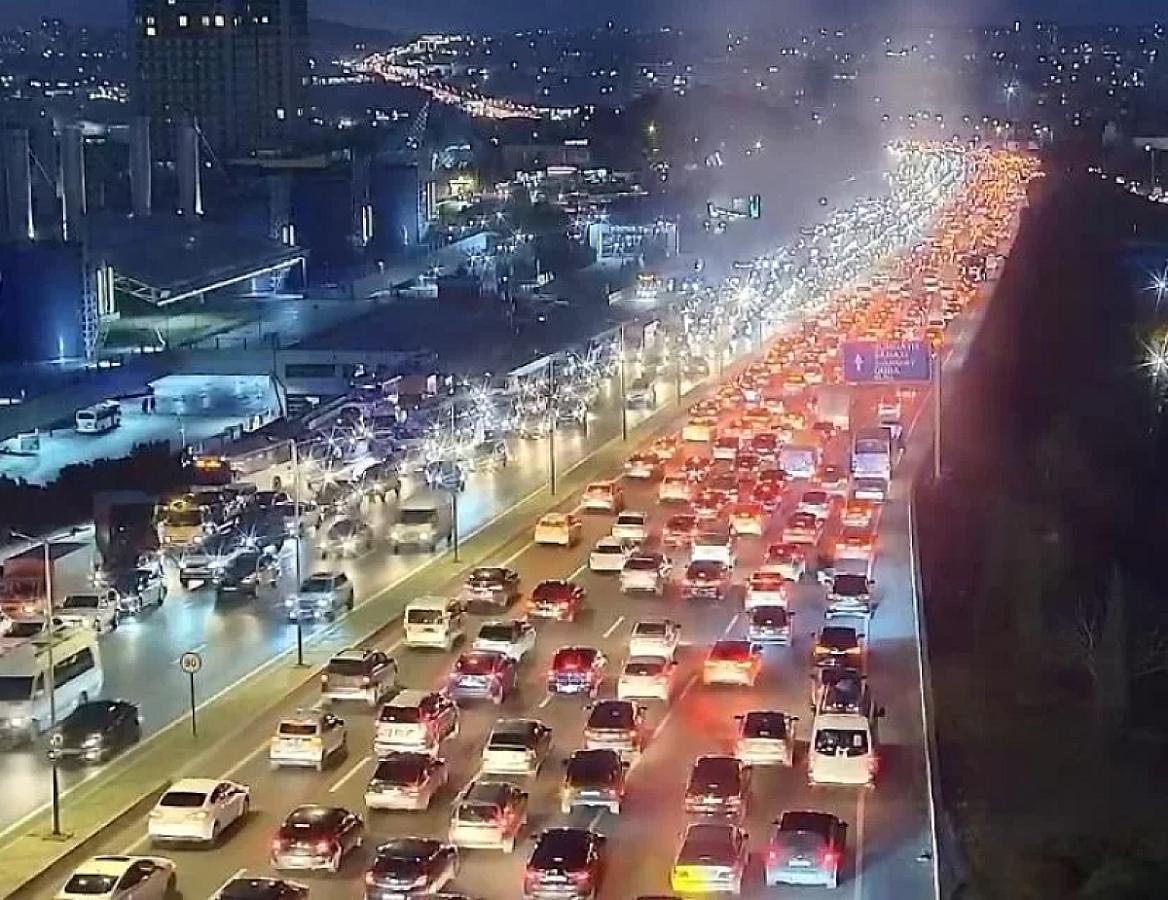 Bakının bəzi küçə və prospektlərində SIXLIQ VAR