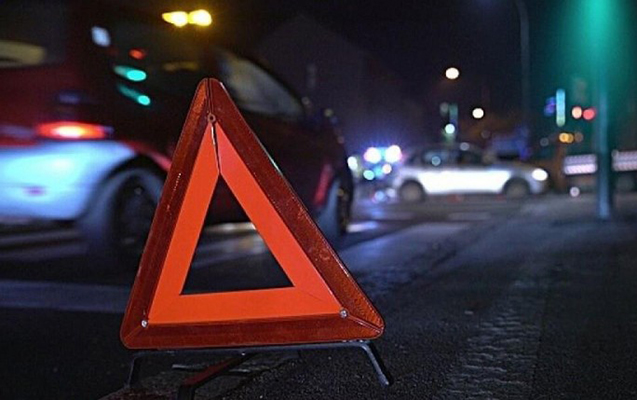 Salyanda mikroavtobus minik avtomobili ilə toqquşub, doqquz nəfər xəsarət aldı Salyanda mikroavtobus minik avtomobili ilə toqquşub, doqquz nəfər xəsarət aldı