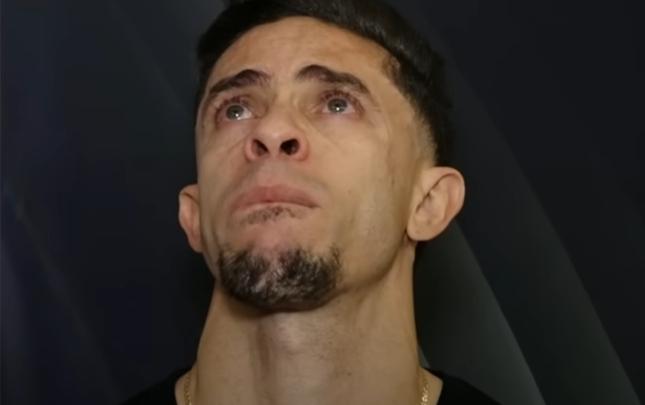 "Beşiktaşı"ın futbolçusu klubdan ağlayaraq ayrıldı - VİDEO