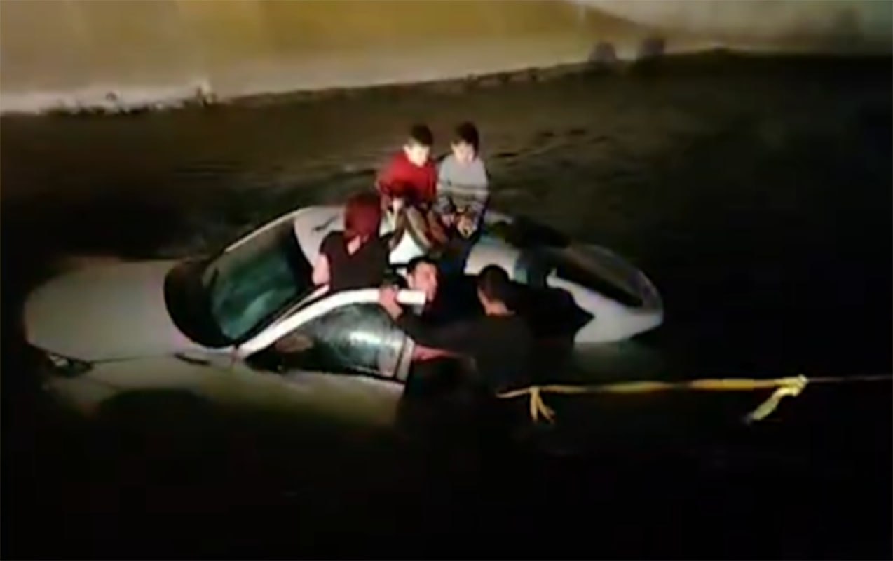 Beyləqanda avtomobil kanala düşdü &ndash; 4 nəfər&hellip; - VİDEO