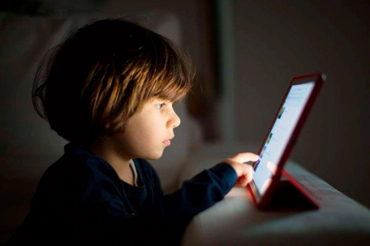 Uşaqlar gündə neçə saat telefona baxa bilərlər? &ndash; VİDEO