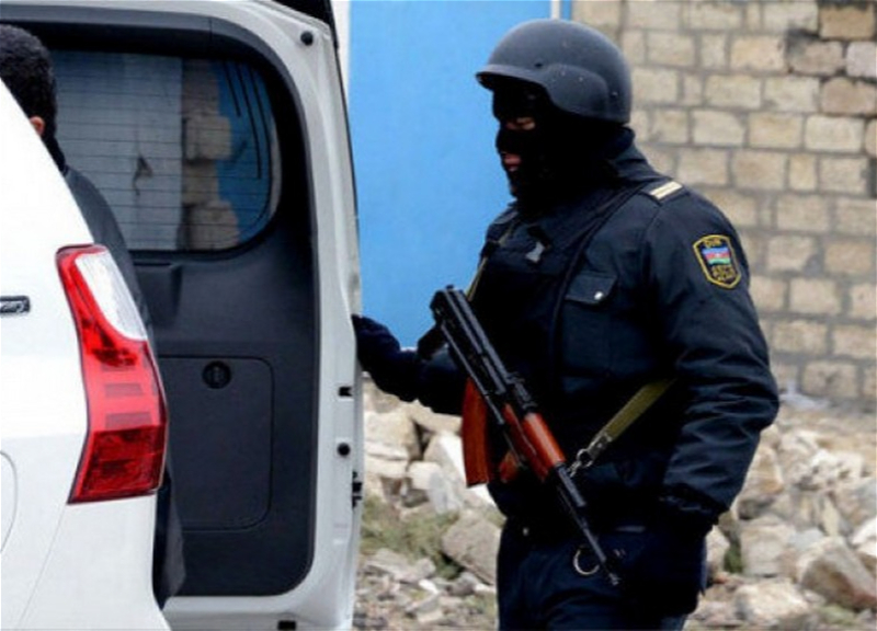 Bakıda başqasını kəsici-deşici alətlə hədələyib qızıllarını oğurlayan şəxslər SAXLANILDILAR Bakıda başqasını kəsici-deşici alətlə hədələyib qızıllarını oğurlayan şəxslər SAXLANILDILAR