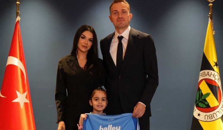 &ldquo;Beşiktaş&rdquo;ın qapıçısı &ldquo;Fənərbağça&rdquo;ya keçdi