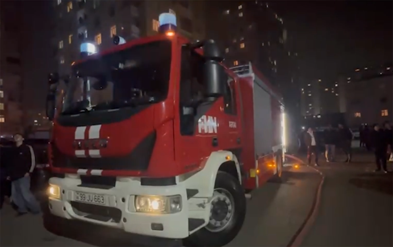 Bakıda yaşayış binasında yanğın - Xəsarət alan var &ndash; VİDEO