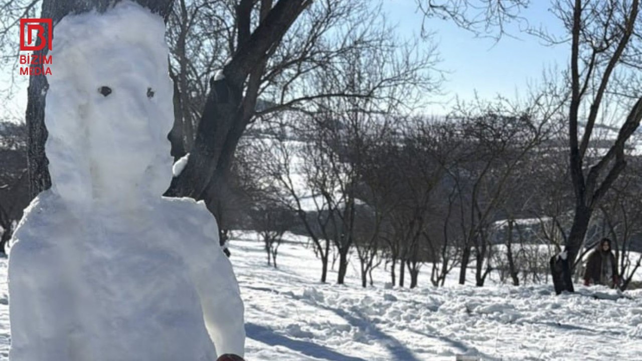 Qardan Nyutonun heykəlini yaratdı -Tanınmış naşirin qızının əl işi maraqla QARŞILANDI &ndash; FOTO