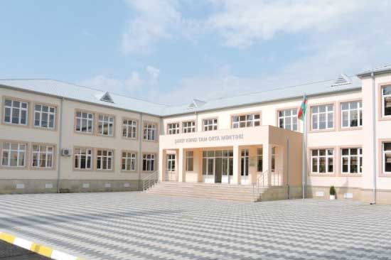 Müəllim direktor müavinini döyərək onu yaralayıb &ndash; RƏSMİ AÇIQLAMA