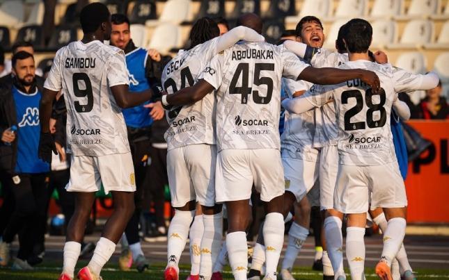 "Neftçi" "Kayrat"a böyük hesabla QALİB GƏLDİ "Neftçi" "Kayrat"a böyük hesabla QALİB GƏLDİ