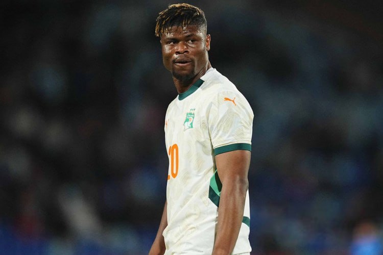 “Beşiktaş” İngiltərədən müdafiəçi GƏTİRİR “Beşiktaş” İngiltərədən müdafiəçi GƏTİRİR