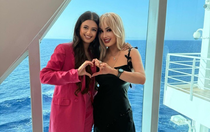 "Qızımın 20 yaşı var, hələ də sosial şəbəkəyə girməyə qoymuram" "Qızımın 20 yaşı var, hələ də sosial şəbəkəyə girməyə qoymuram"