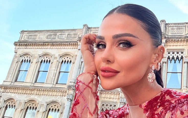 Güneldən eşq etirafı – FOTO Güneldən eşq etirafı – FOTO