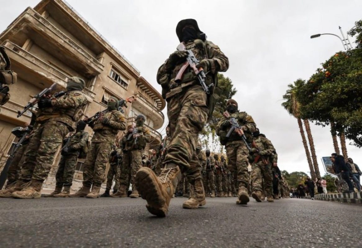 PKK-dan azad olunan Hələbdə hərbi parad keçirildi - VİDEO PKK-dan azad olunan Hələbdə hərbi parad keçirildi - VİDEO