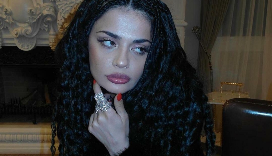 Azərbaycanlı müğənninin 4 min manatlıq idman ayaqqabısı... - VİDEO Azərbaycanlı müğənninin 4 min manatlıq idman ayaqqabısı... - VİDEO