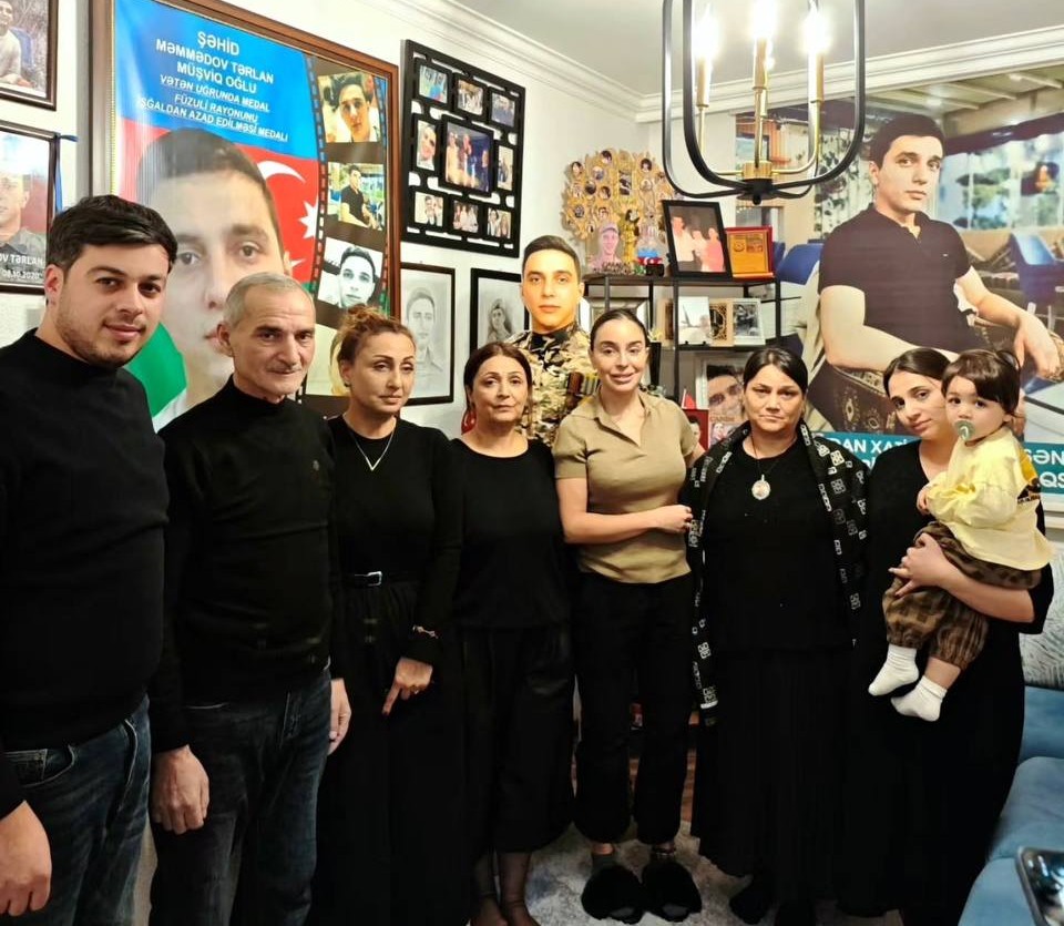 Leyla Əliyeva şəhid Tərlan Məmmədovun ailəsini ziyarət etdi &ndash; FOTO