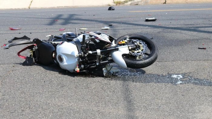 Cəlilabadda motosiklet ambulans avtomobili ilə toqquşdu