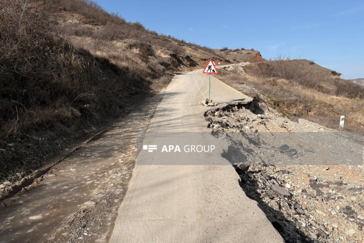 Şamaxı&ndash;Qonaqkənd avtomobil yolunda torpaq sürüşməsi - FOTO