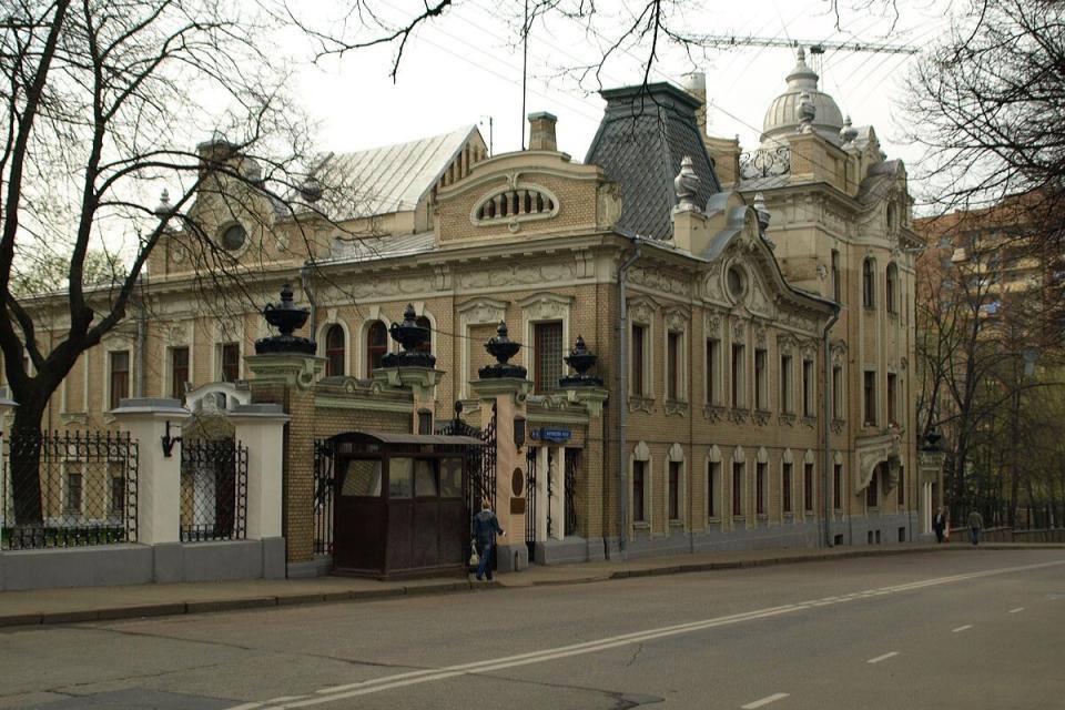 Hindistan səfirliyi vətəndaşlarını İranı tərk etməyə ÇAĞIRDI