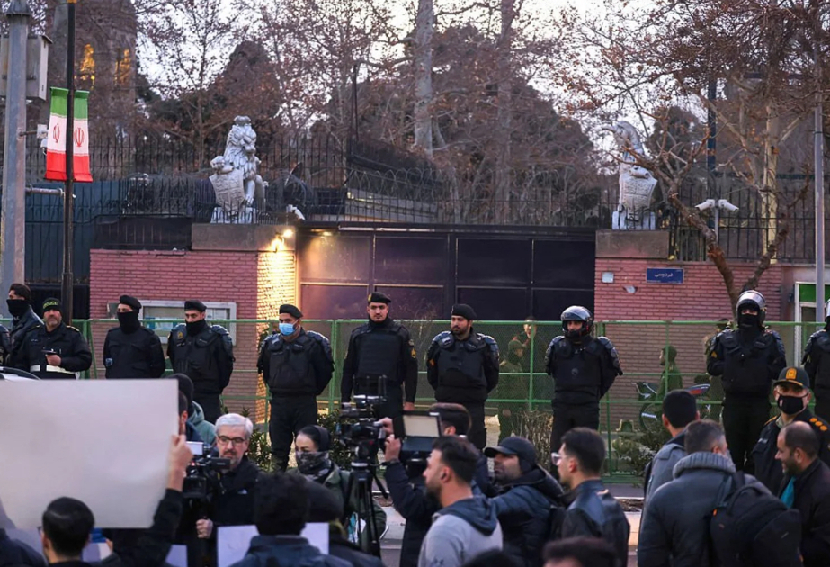 Britaniya Tehrandakı səfirliyini bağladı