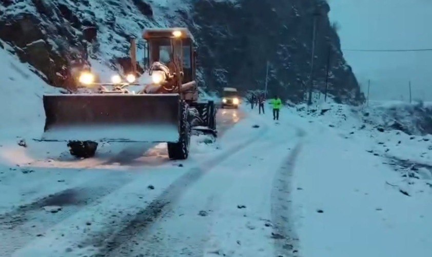 Muğanlı-İsmayıllı yolu qardan belə təmizlənir - VİDEO