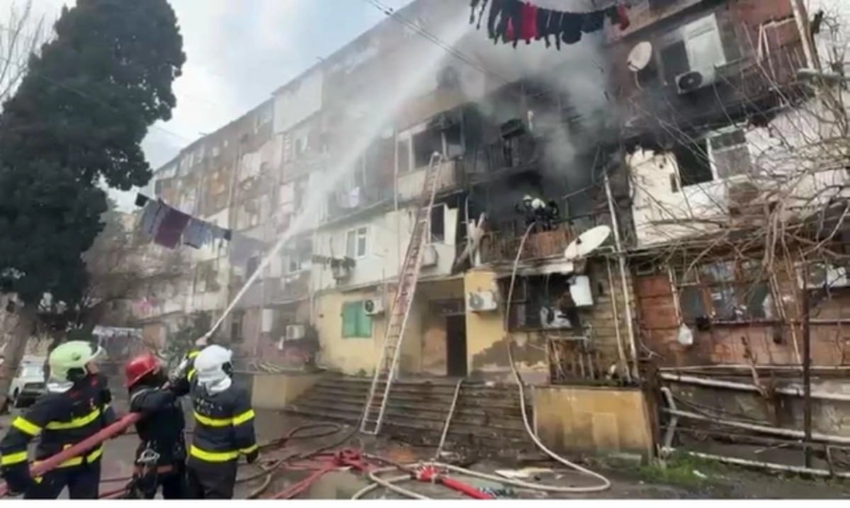 Binəqədidəki yanğında 30 sakin təxliyə edildi Binəqədidəki yanğında 30 sakin təxliyə edildi