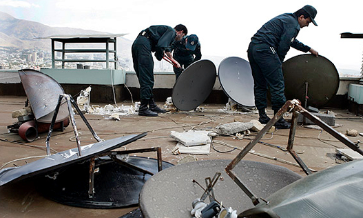 Maskalılar Tehranda reydlər keçirirlər - Evlərdə peyk antenaları sökülür