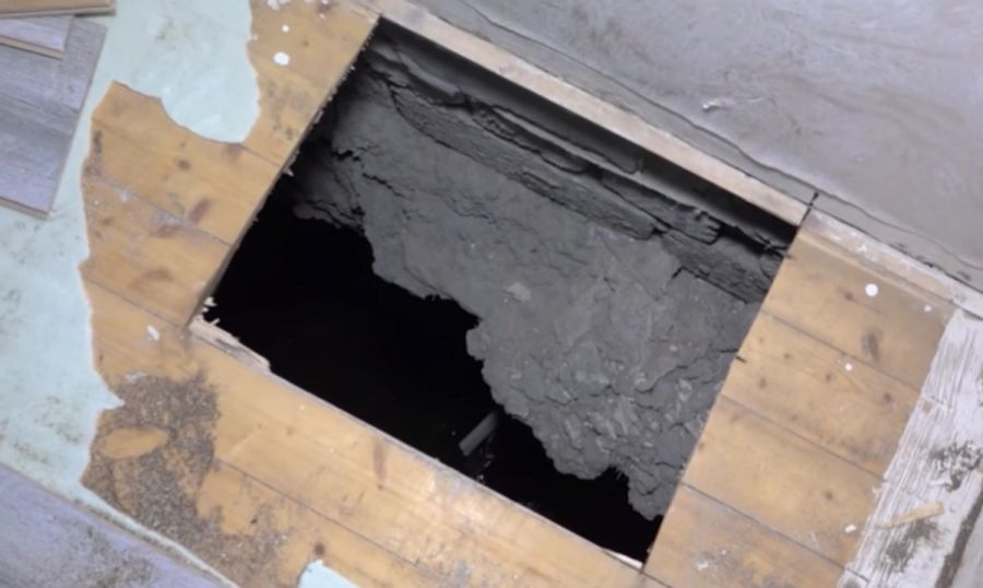 Kollektorun üzərində tikilən evin döşəməsi çökdü - "Partlayıb, bizim evin altına axıb" - VİDEO