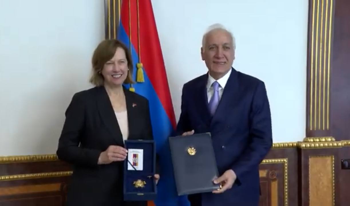 Tramp ABŞ-ın Ermənistandakı səfirini GERİ ÇAĞIRDI