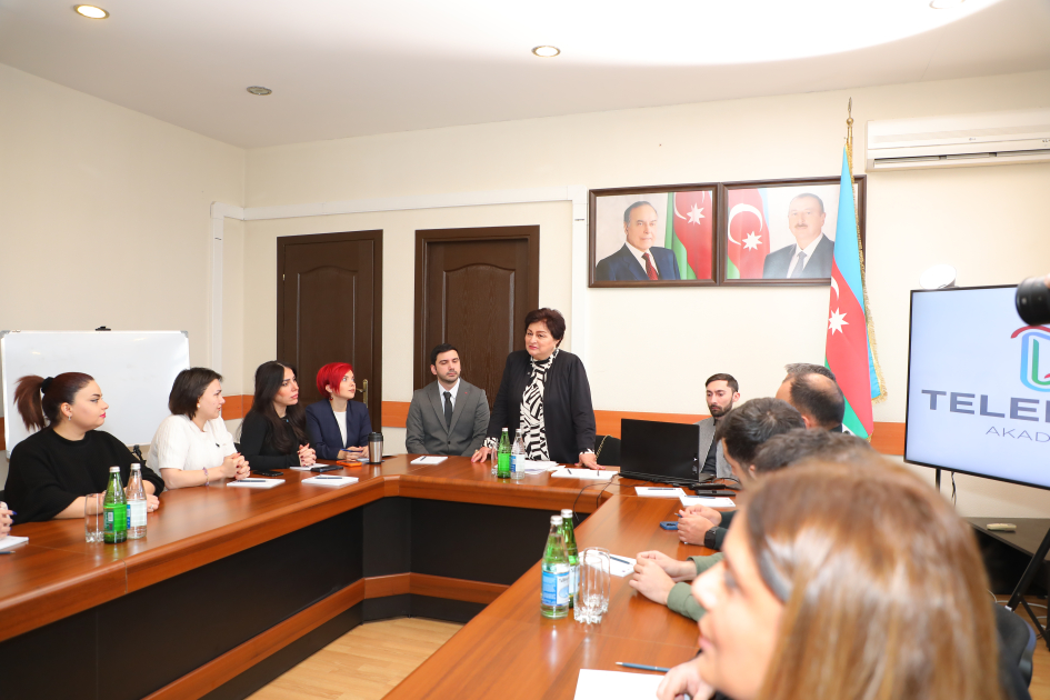 Teleradio Akademiyasında &ldquo;Mediada Azərbaycan dili&rdquo; təlimlərinin növbəti mərhələsi təşkil olunub - FOTO