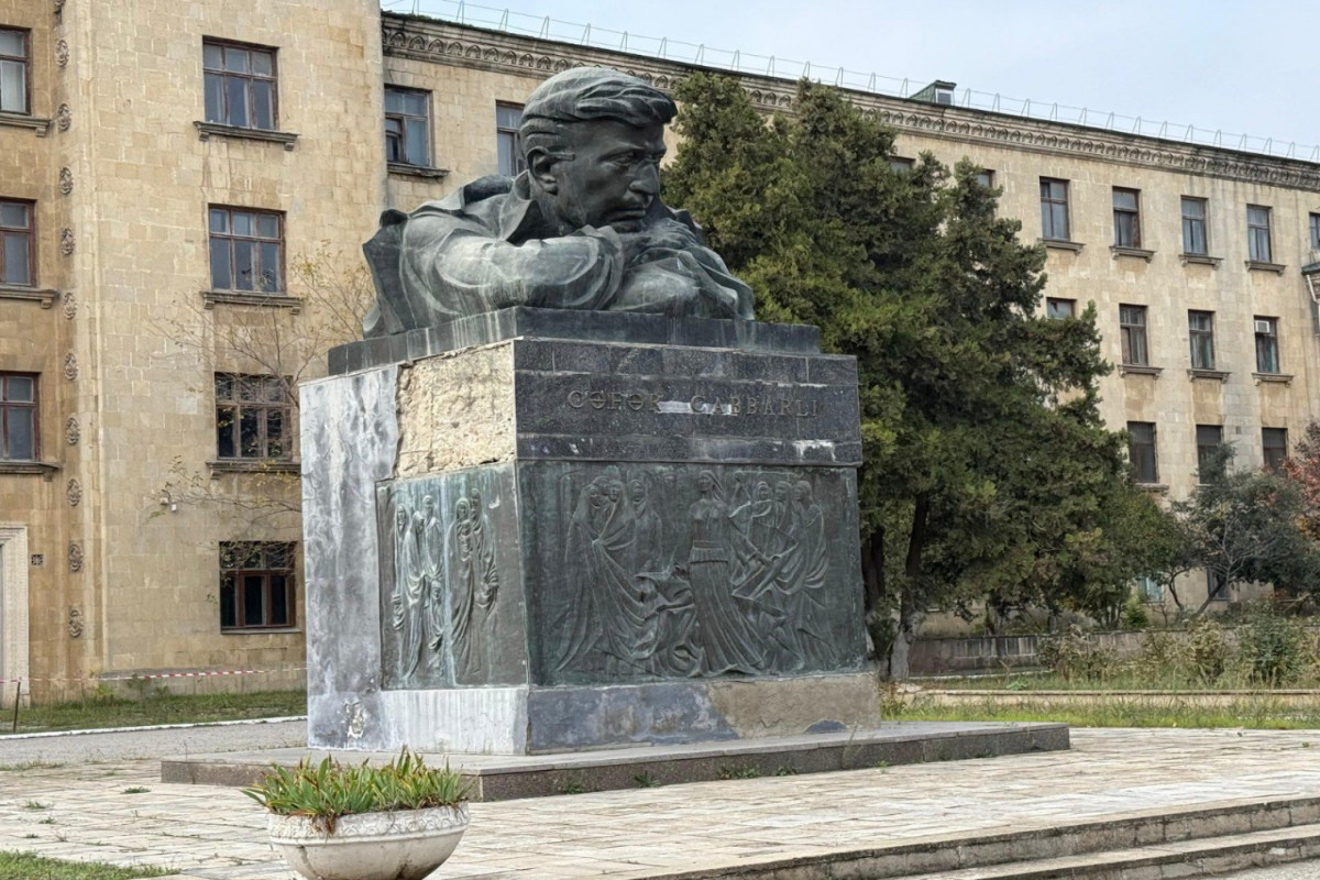 Cəfər Cabbarlının büstünün restavrasiyasına BAŞLANILDI - VİDEO