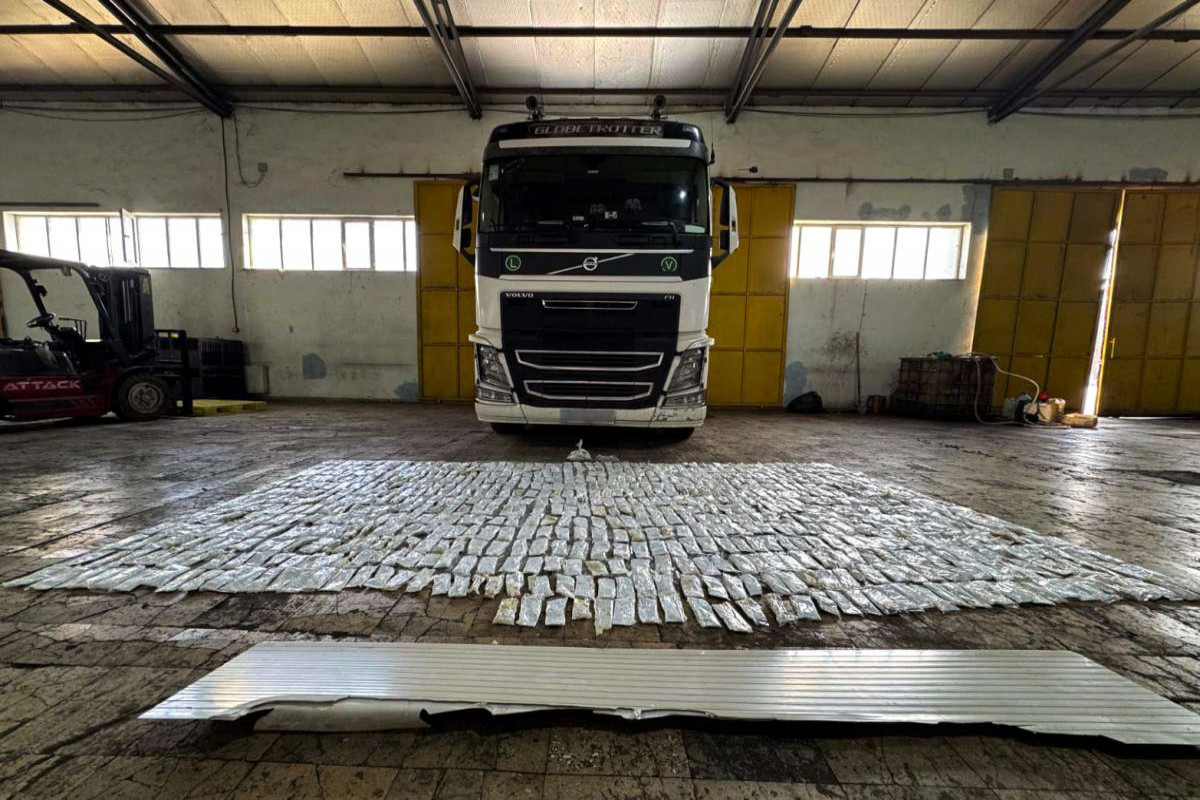 Naxçıvanda ƏMƏLİYYAT: İrandan Polşaya gedən yük maşınında yoxlama aparıldı - FOTO