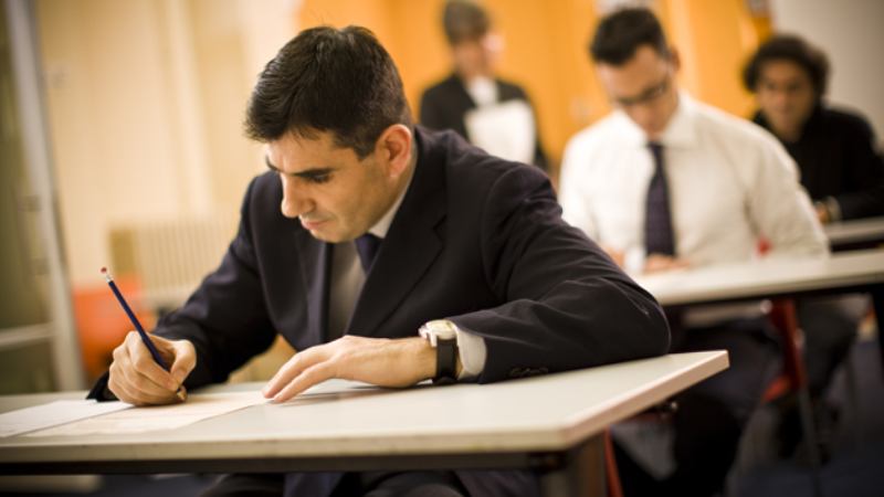 Ədliyyə orqanlarında işləmək istəyənlərin NƏZƏRİNƏ!