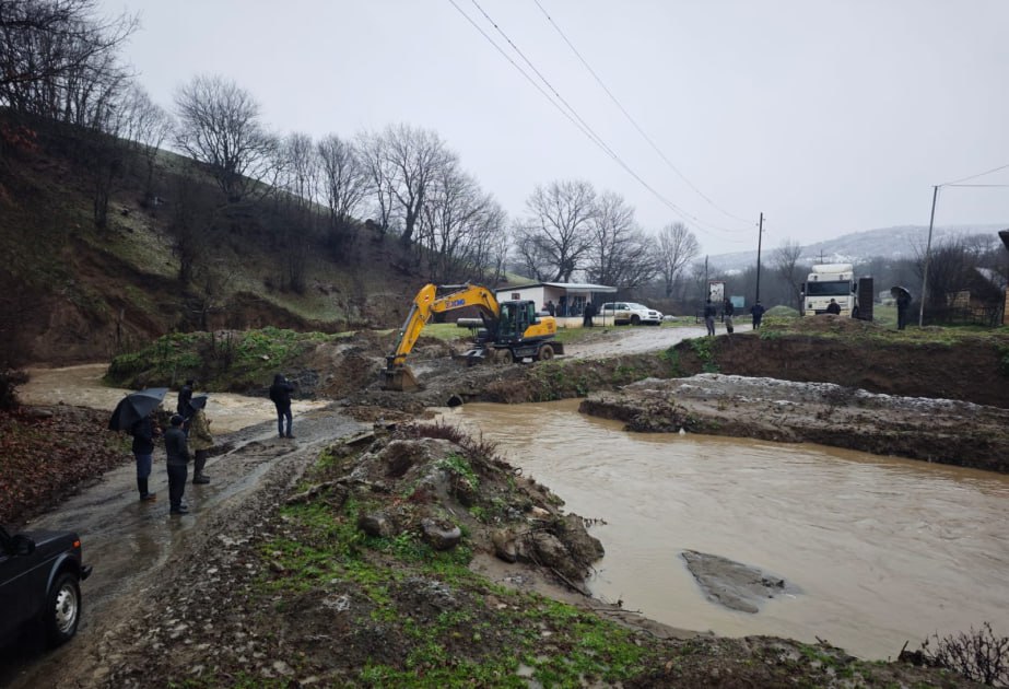 Cəlilabadda körpü yağışlardan sonra qəzalı vəziyyətə düşdü
