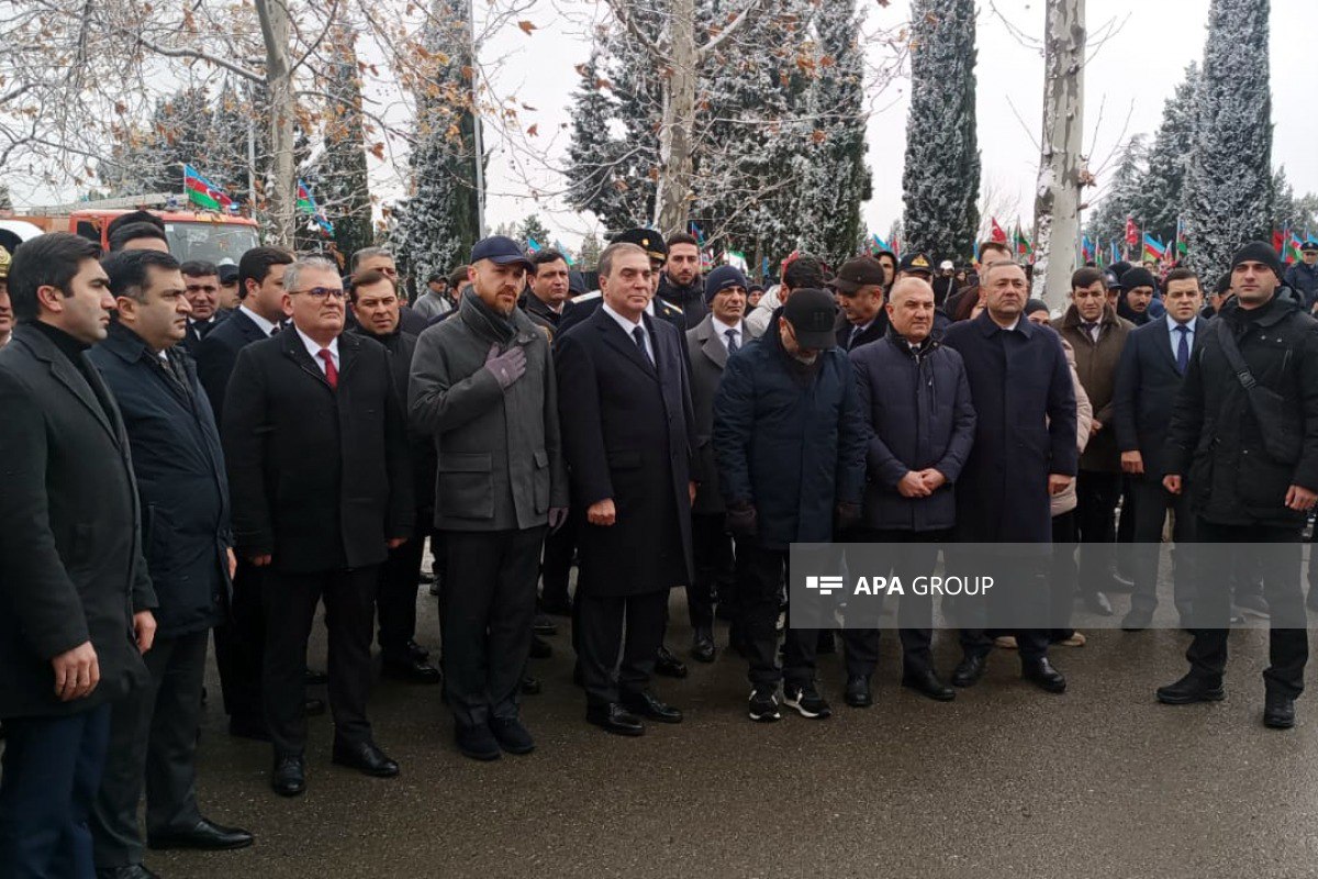 Ərdoğanın oğlu Gəncədə Şəhidlər xiyabanını ziyarət edib - FOTO