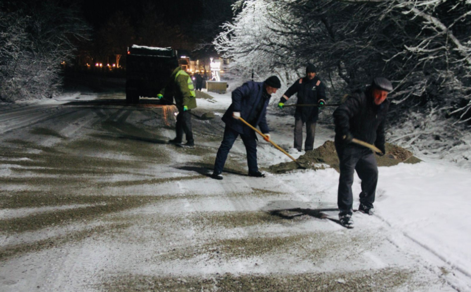 Ağsu dolaylarını buz bağladı &ndash; FOTO