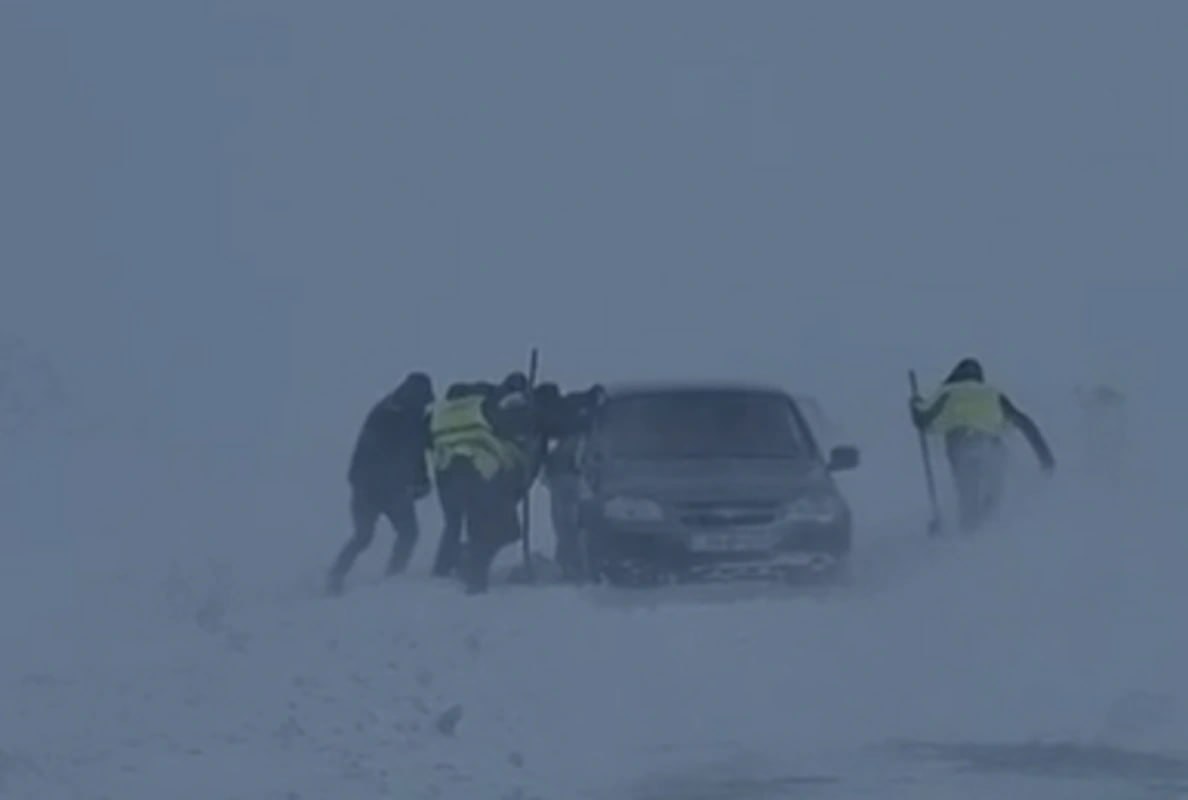 Qarlı havada avtomobil yollarında SON VƏZİYYƏT