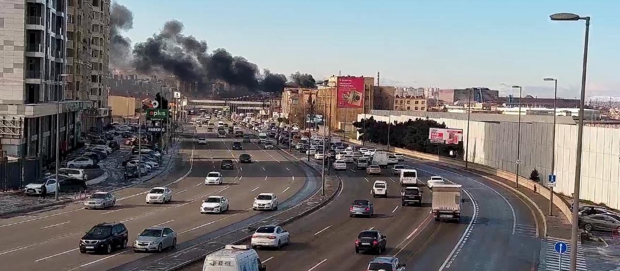 Nərimanovdakı yanğın yolda tıxaca səbəb oldu - FOTO