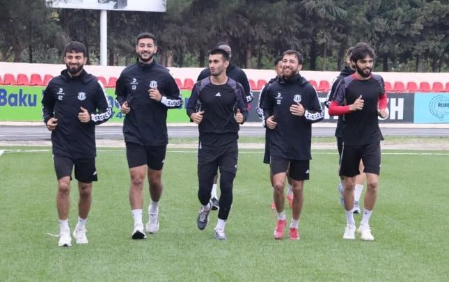 &ldquo;Karvan-Yevlax&rdquo; üç futbolçu ilə YOLLARINI AYIRDI