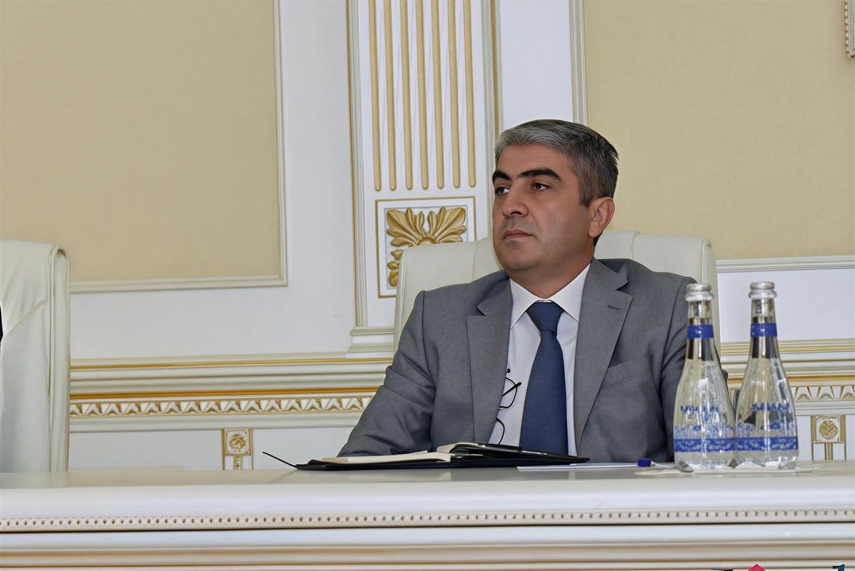 İcra başçısı müavinlərini, köməkçisini, baş mühasibi və memarı vəzifələrindən AZAD ETDİ