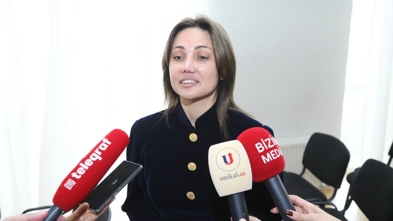 Müğənni Dəniz Əsədovadan məhkəmədə gözlənilməz açıqlama: "Pulu borc vermişəm"