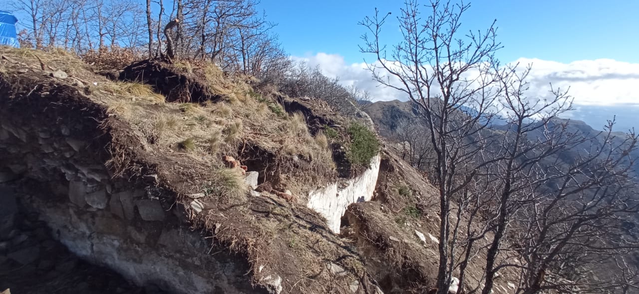 İsmayıllıda dəfinə tapmaq üçün qalanı uçurdular &ndash; FOTO