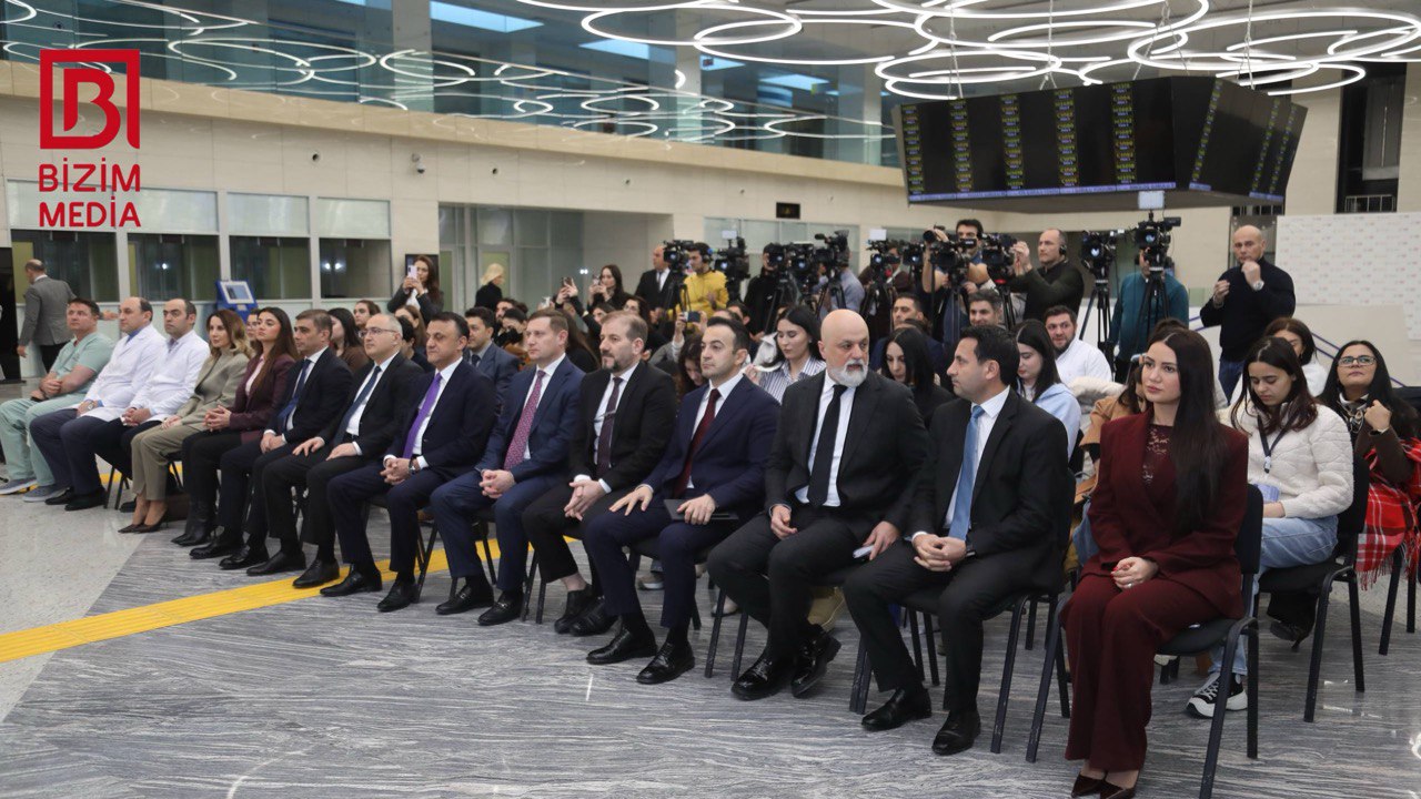 Tibbdə TARİXİ GÜN &ndash; Azərbaycanda ilk dəfə robotik əməliyyat İCRA olunub &ndash; FOTO