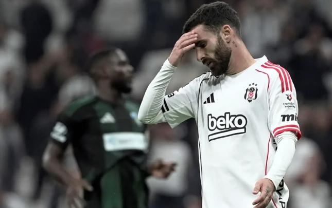 "Beşiktaş"ın futbolçusu sabiq klubuna QAYITDI