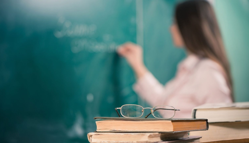 Videosu yayılan müəllim işdən çıxarıldı Videosu yayılan müəllim işdən çıxarıldı