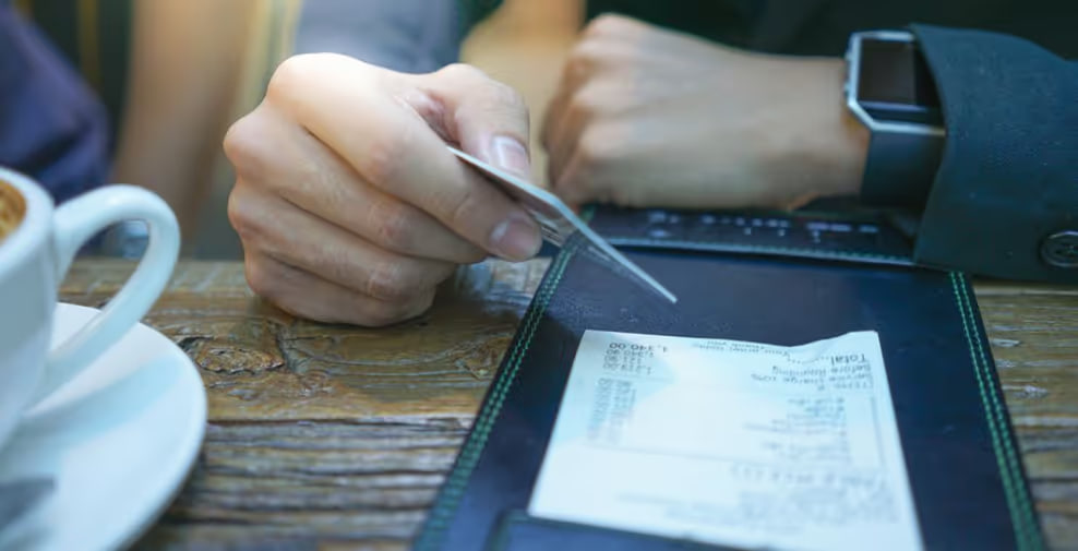 Bakıda restoranda ad günü məclisində artıq yazılmış hesaba görə dava düşdü: Həbs olunan var Bakıda restoranda ad günü məclisində artıq yazılmış hesaba görə dava düşdü: Həbs olunan var