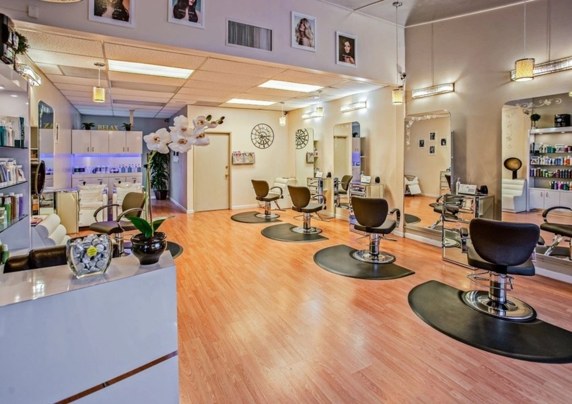 Gözəllik salonundan ŞOK CAVAB: "Şikayət etdiyiniz qurumlara məndən salam deyin" - VİDEO