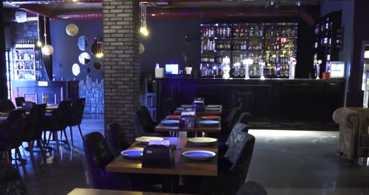 Bakıda restoranda hesaba görə dava düşdü - VİDEO Bakıda restoranda hesaba görə dava düşdü - VİDEO