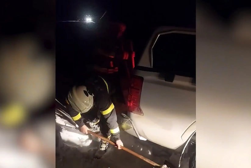 Füzulidə avtomobillərdə köməksiz vəziyyətdə qalan vətəndaşlara yardım göstərildi - VİDEO Füzulidə avtomobillərdə köməksiz vəziyyətdə qalan vətəndaşlara yardım göstərildi - VİDEO